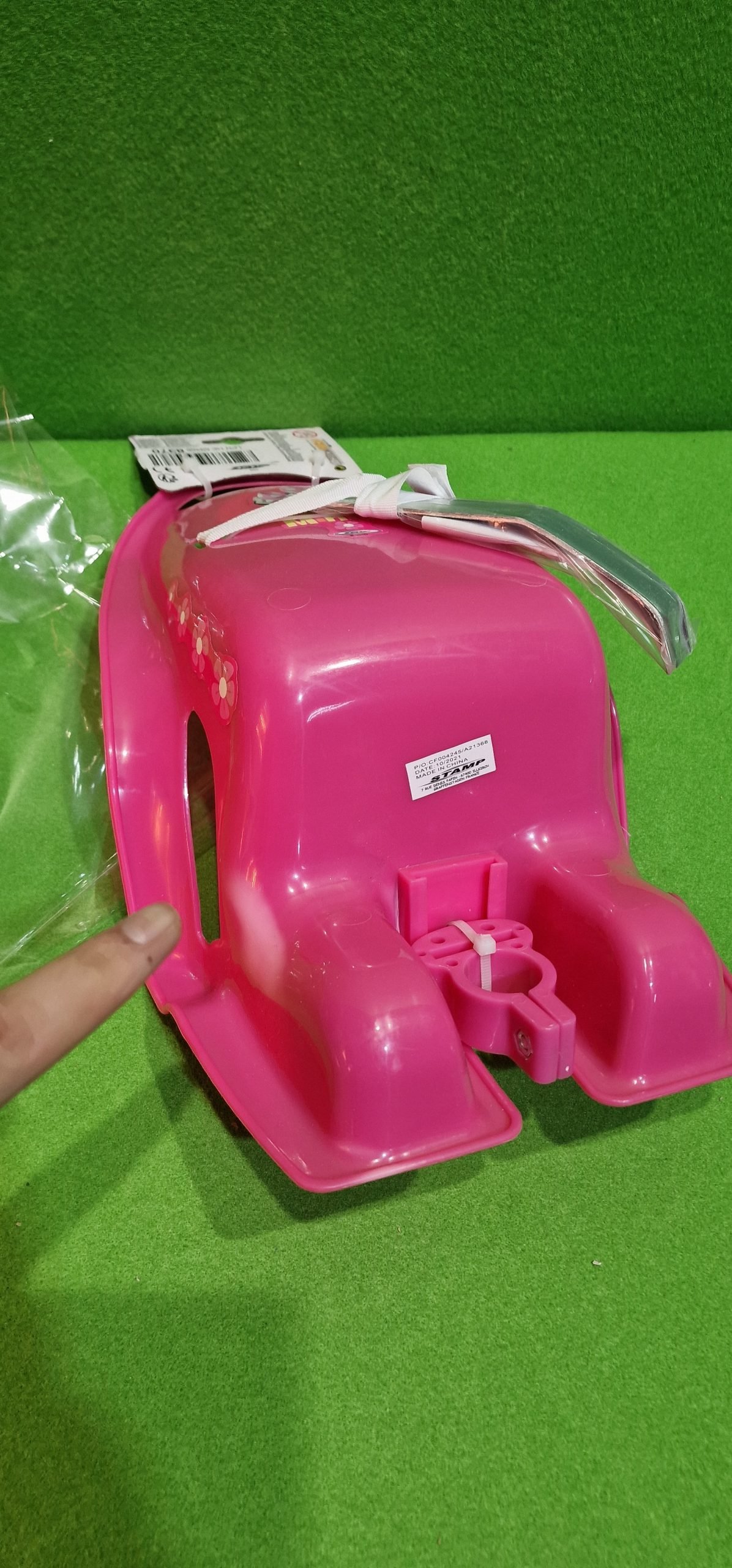 Stamp- Silla portamuñecas Minnie RN246500, Rosa, 20 cm con Sistema de fijación Universal, se Fija en Todo Tipo de Manillar, Correa de Velcro para sostener la muñeca. - Imagen 10