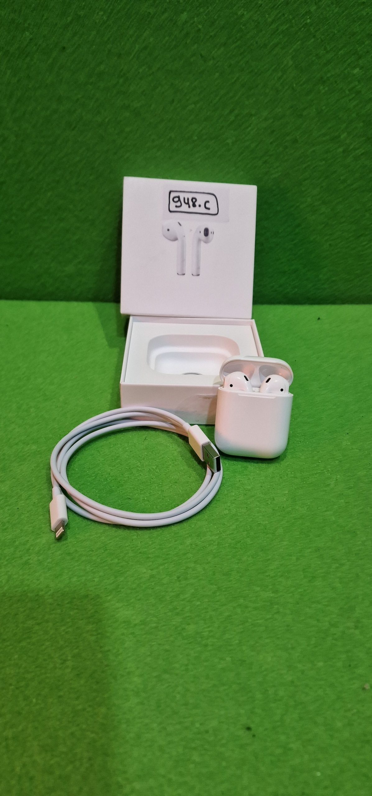 Apple AirPods con Estuche de Carga con Cable