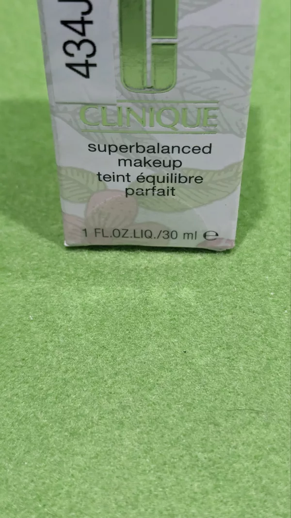 Clinique Maquillaje Superequilibrado WN 114 - Imagen 6
