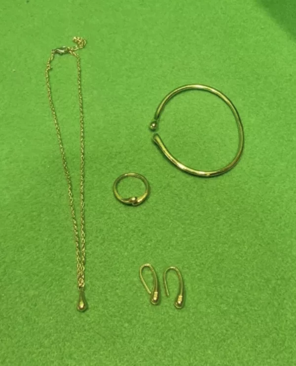 Bisutería Jewelry compuesto por: Collar, Pendientes, Pulsera y Anillo - Imagen 2