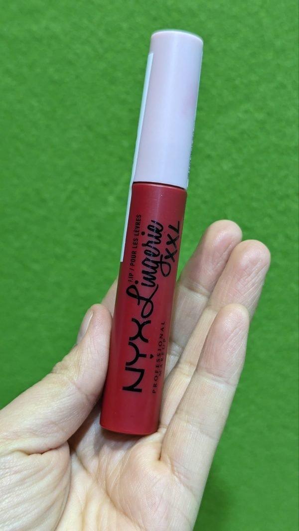 NYX Professional Makeup Matte Liquid Lipstick Lip Lingerie XXL labial tono: Untamable (28) - Imagen 5