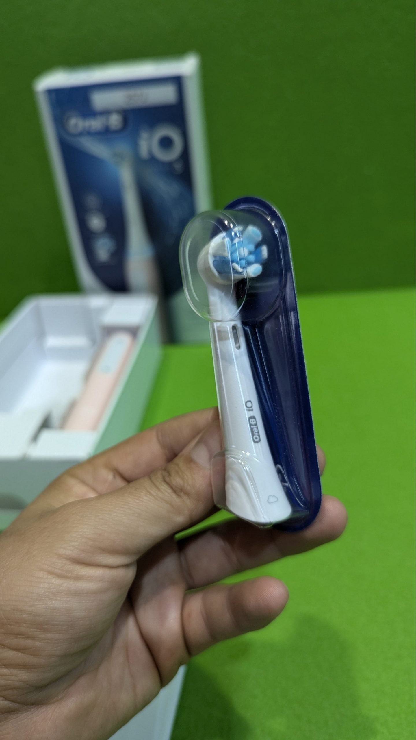 Oral-B Cepillo de dientes eléctrico iO3 para adultos - Imagen 5