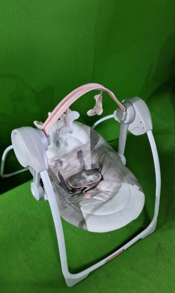 Ingenuity, Columpio Compacto y Plegable Flora el Unicornio - Imagen 4