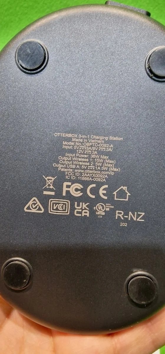 OtterBox Soporte Cargador Inalámbrico 3 en 1 - Imagen 7