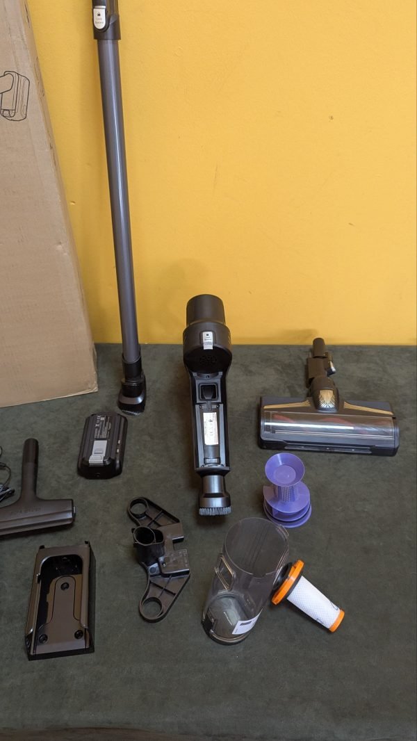Aspirador escoba sin cable equipada con un motor de 140 W de potencia - Imagen 4