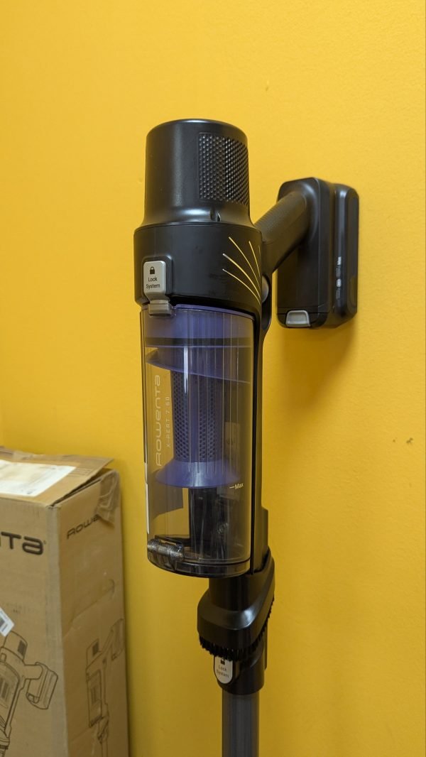 Aspirador escoba sin cable equipada con un motor de 140 W de potencia - Imagen 11