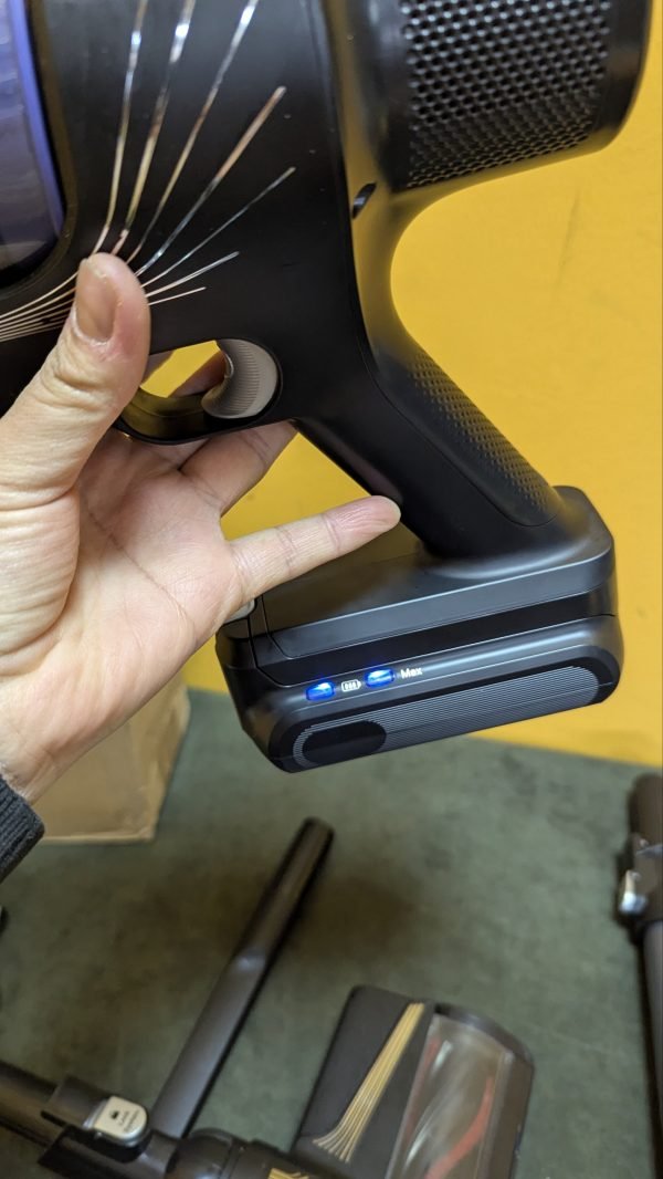 Aspirador escoba sin cable equipada con un motor de 140 W de potencia - Imagen 6