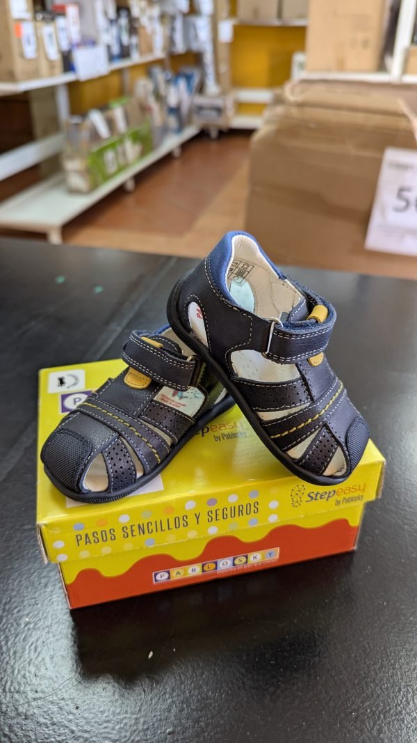 Sandalias de piel para niño de Pablosky talla 19 - Imagen 2