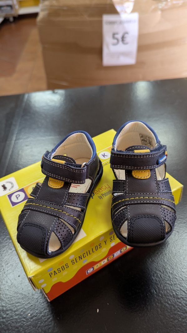 Sandalias de piel para niño de Pablosky talla 19 - Imagen 3