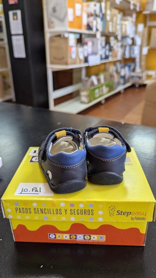 Sandalias de piel para niño de Pablosky talla 19 - Imagen 4