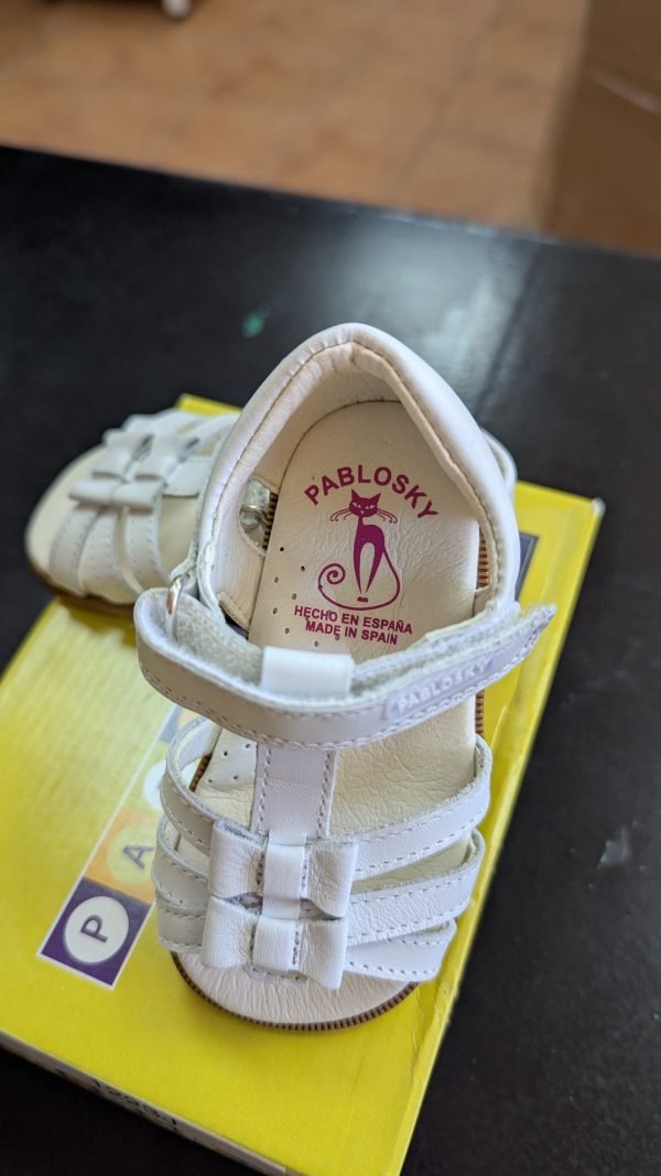 Sandalia Pablosky de piel en T con velcro y lazos talla 20 - Imagen 5