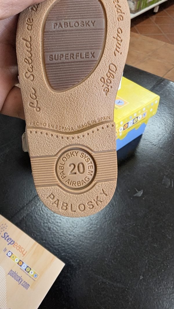 Sandalia Pablosky de piel en T con velcro y lazos talla 20 - Imagen 6