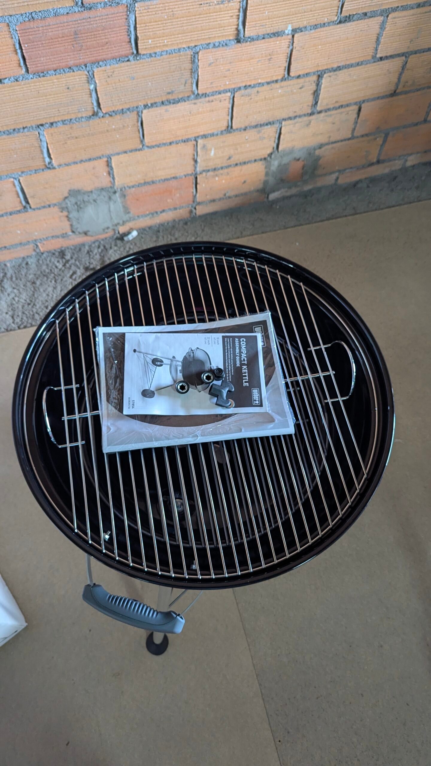 Weber Compact Kettle Barbacoa de carbón, superficie de la parrilla de Ø 57 cm - Imagen 9