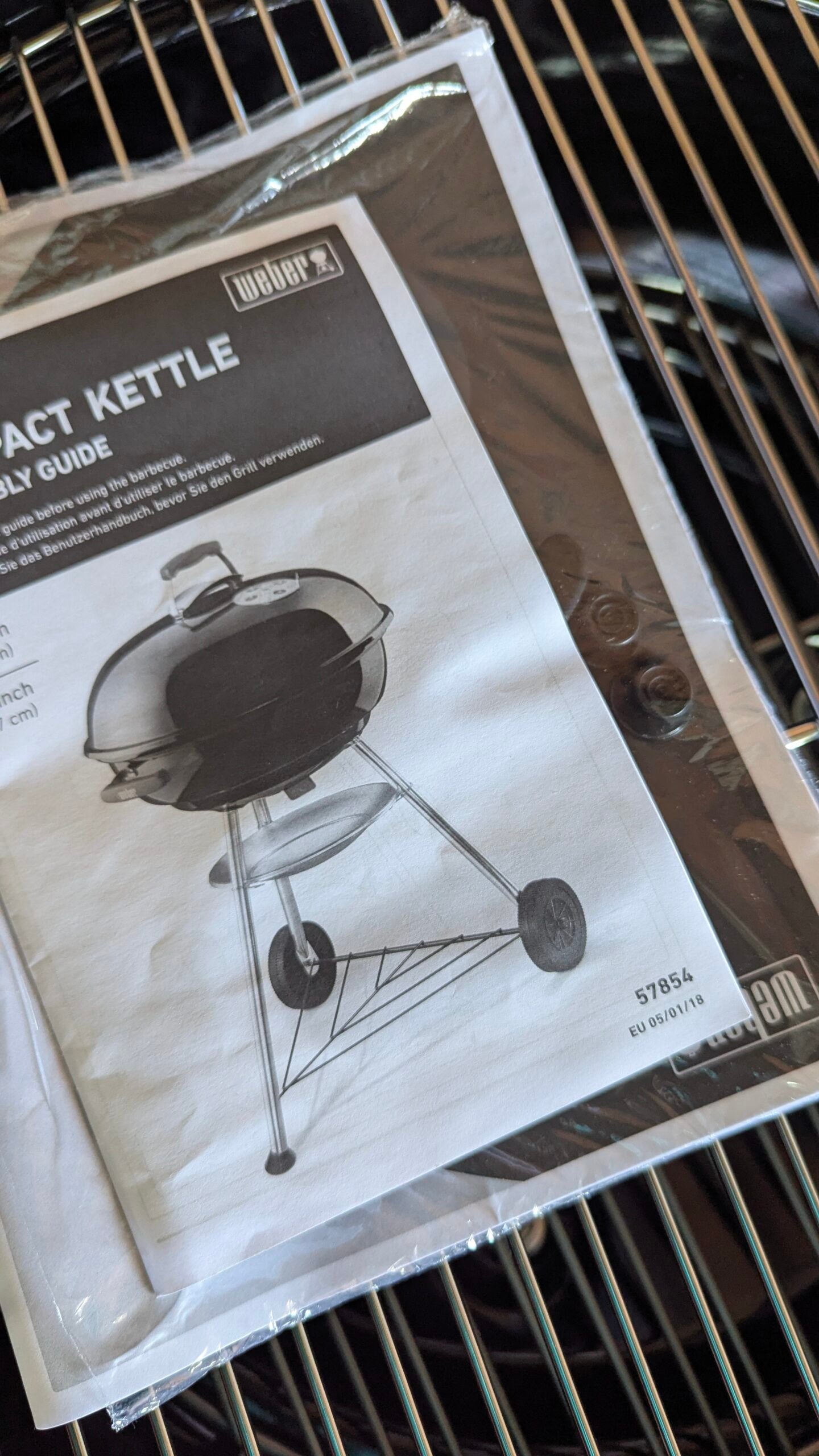 Weber Compact Kettle Barbacoa de carbón, superficie de la parrilla de Ø 57 cm - Imagen 10