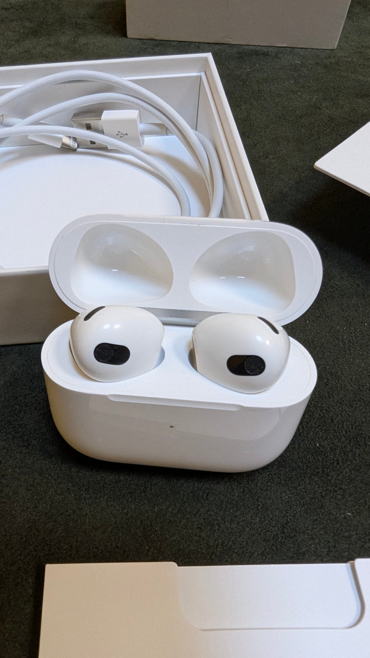 Apple AirPods (3.ª generación) con Estuche de Carga MagSafe (2021) - Imagen 8
