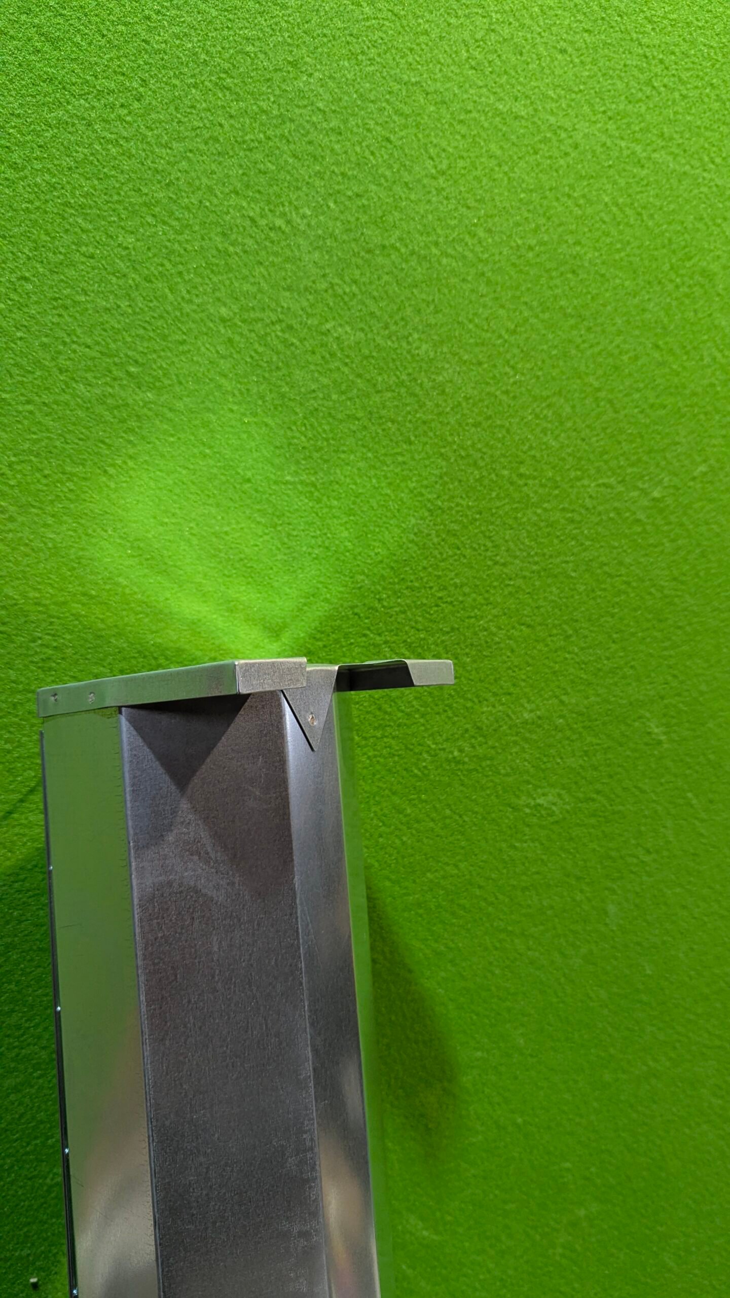 Alimentador galvanizado para gallinas 100 x 10 cm - Imagen 5