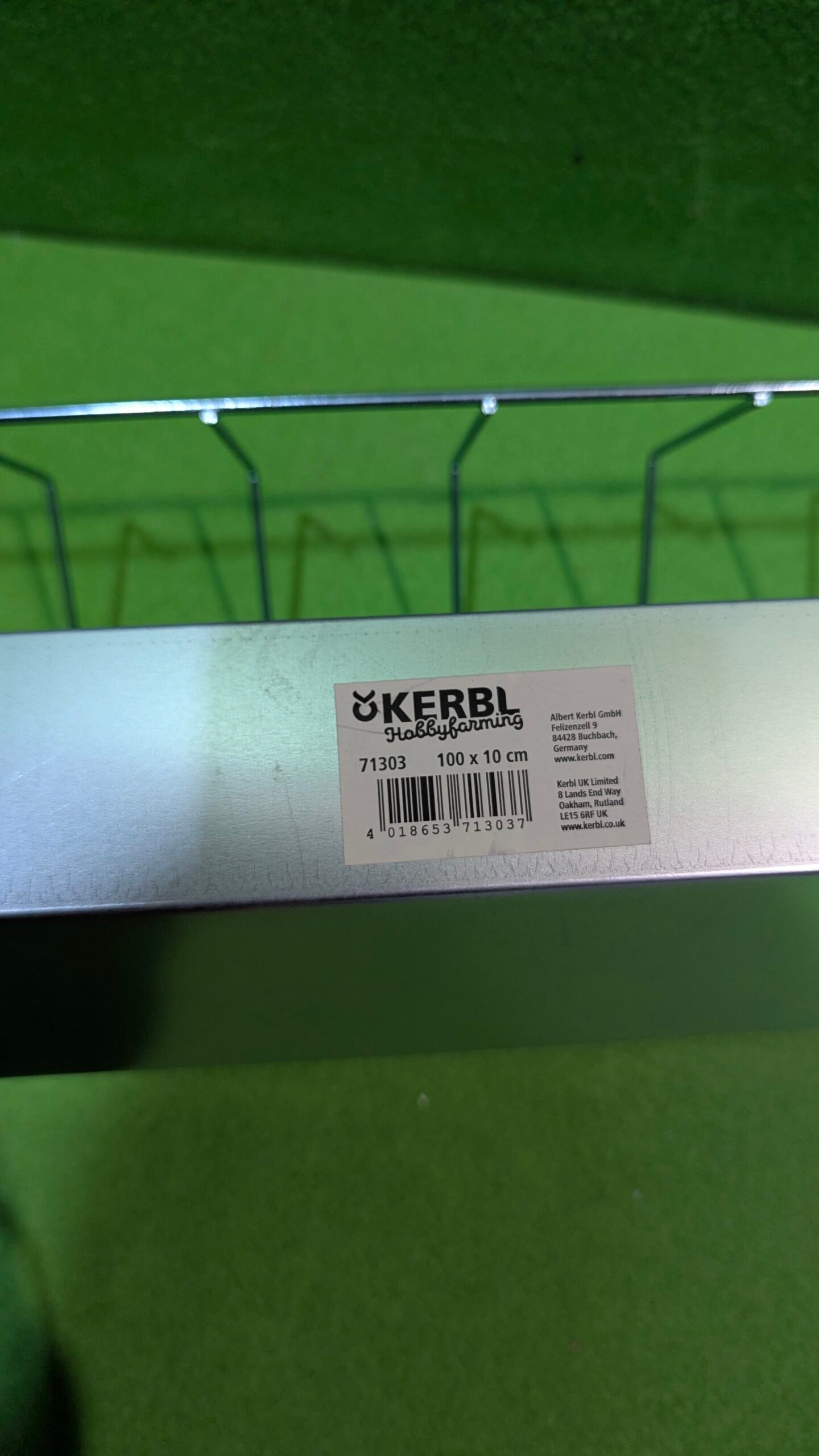 Alimentador galvanizado para gallinas 100 x 10 cm - Imagen 4