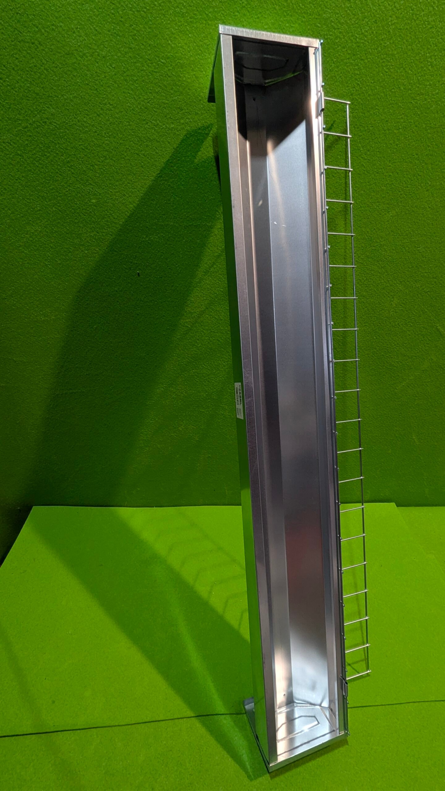 Alimentador galvanizado para gallinas 100 x 10 cm - Imagen 3