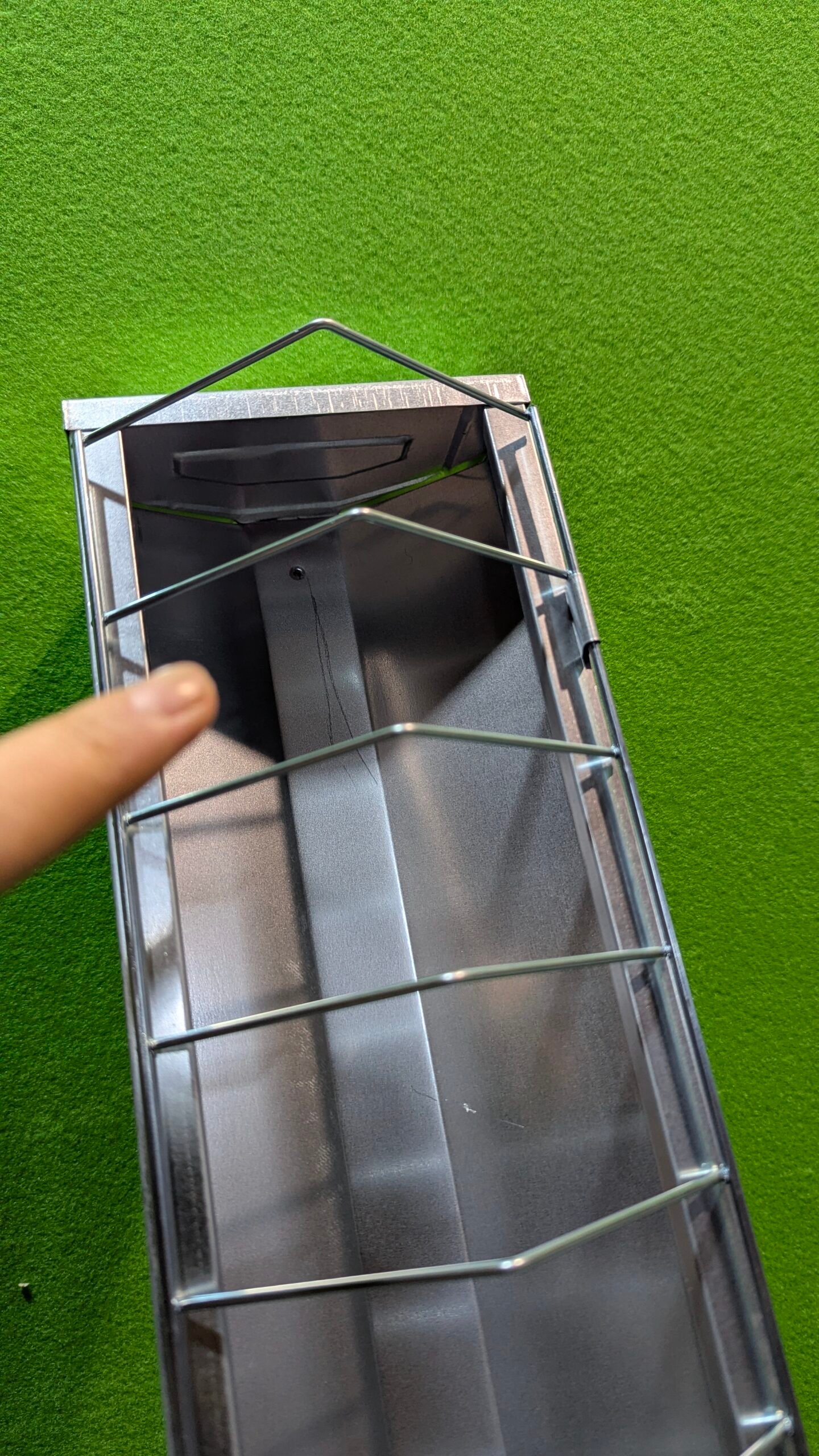 Alimentador galvanizado para gallinas 100 x 10 cm - Imagen 6