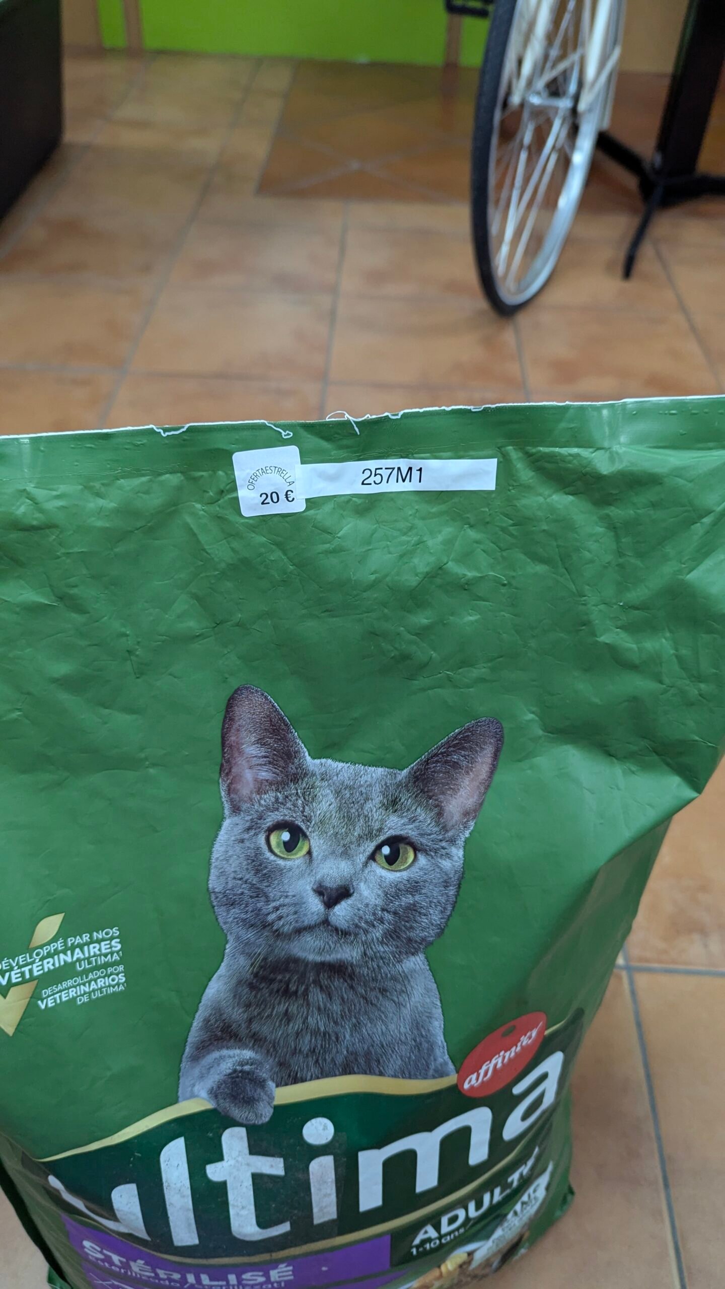 Ultima Esterilizado Adult Salmon 10 kg con TARA - Imagen 3