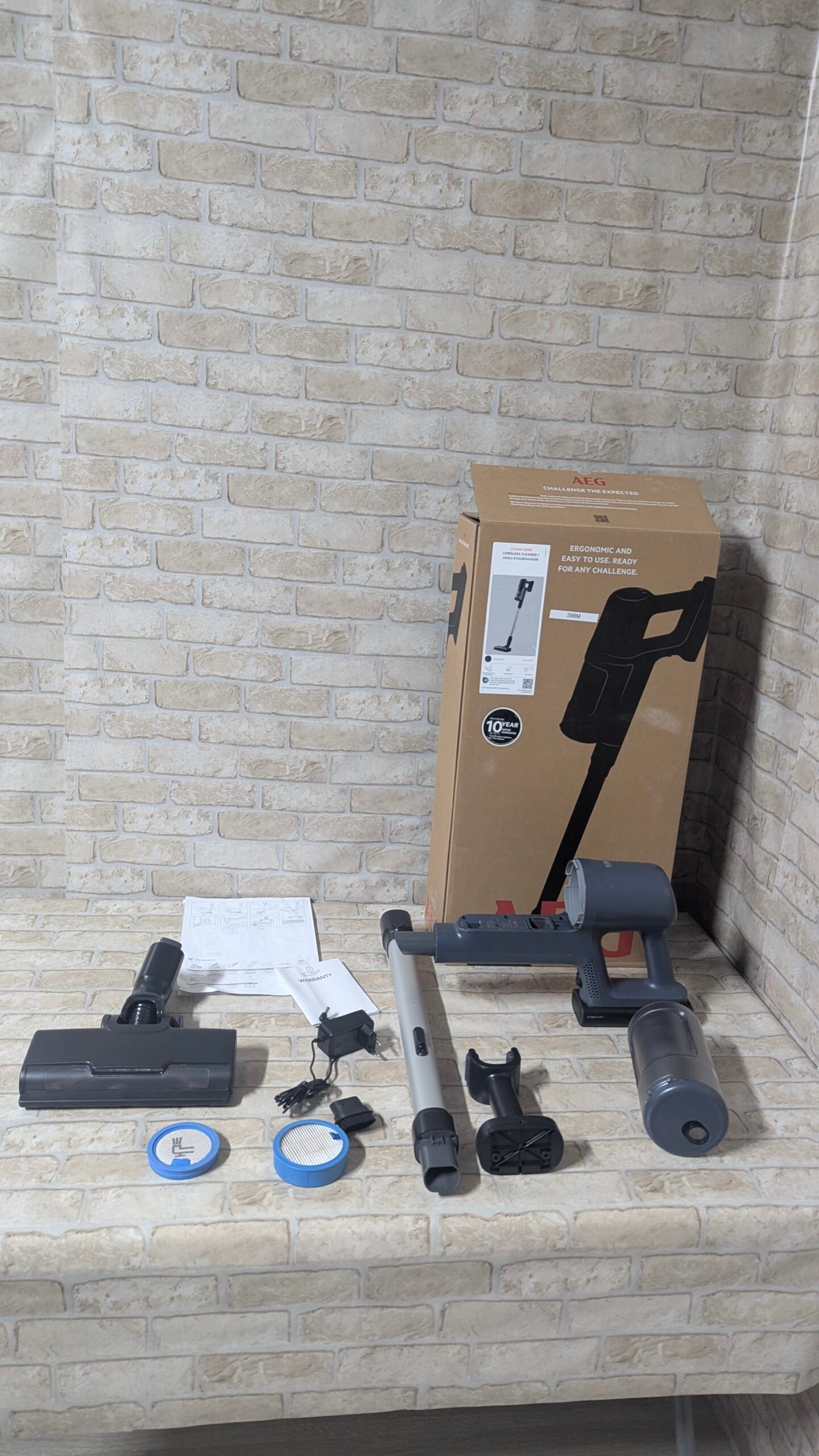 AEG Aspiradora Sin Cable AP61CB21DB, 21.6 V, Autonomía 40 min - Imagen 2